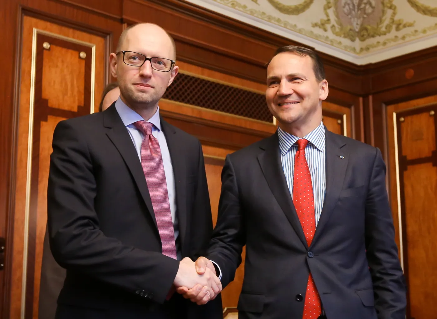 Premier Ukrainy Arsenij Jaceniuk i minister spraw zagranicznych Radosław Sikorski