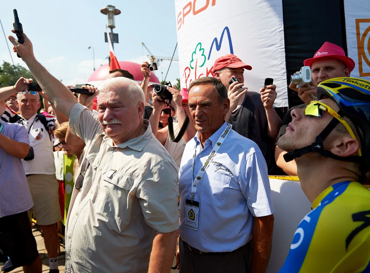 Lech Wałęsa rozpoczął Tour de Pologne. A kto stał za nim? Poznajesz?