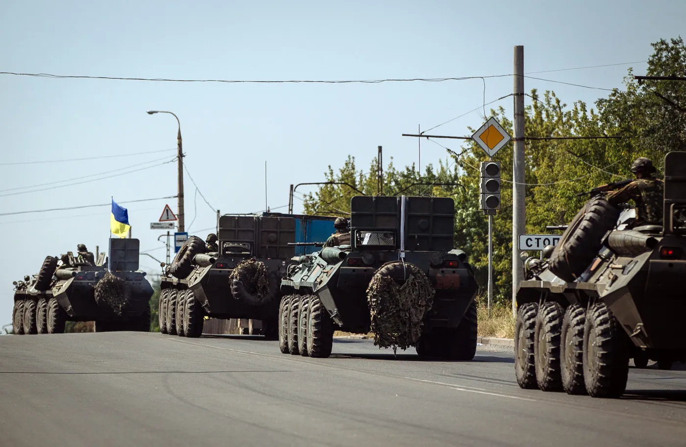 Kolumna ukraińskich transporterów