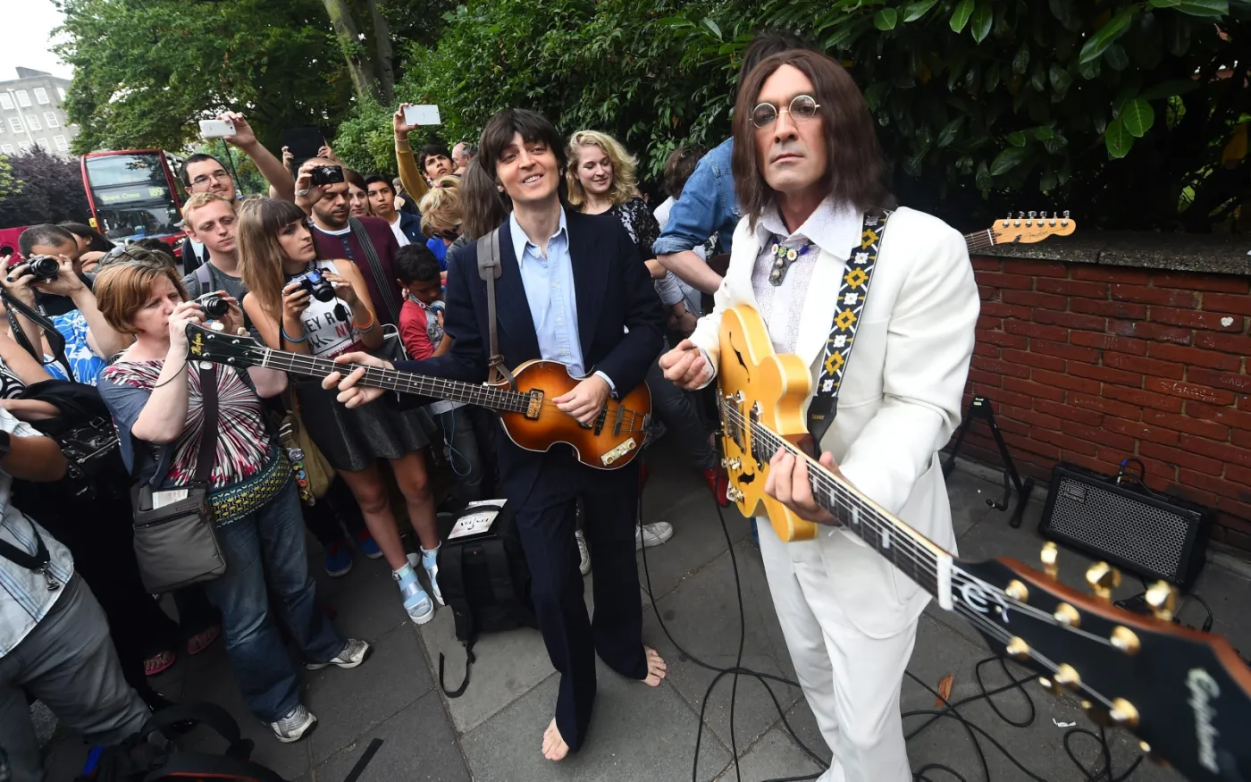 6657257-fani-beatles-swietowali-45-lecie.jpg