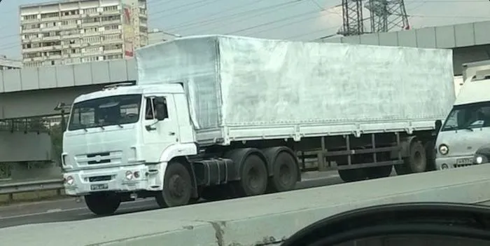 6664463-wojskowy-kamaz-przemalowany-na.jpg