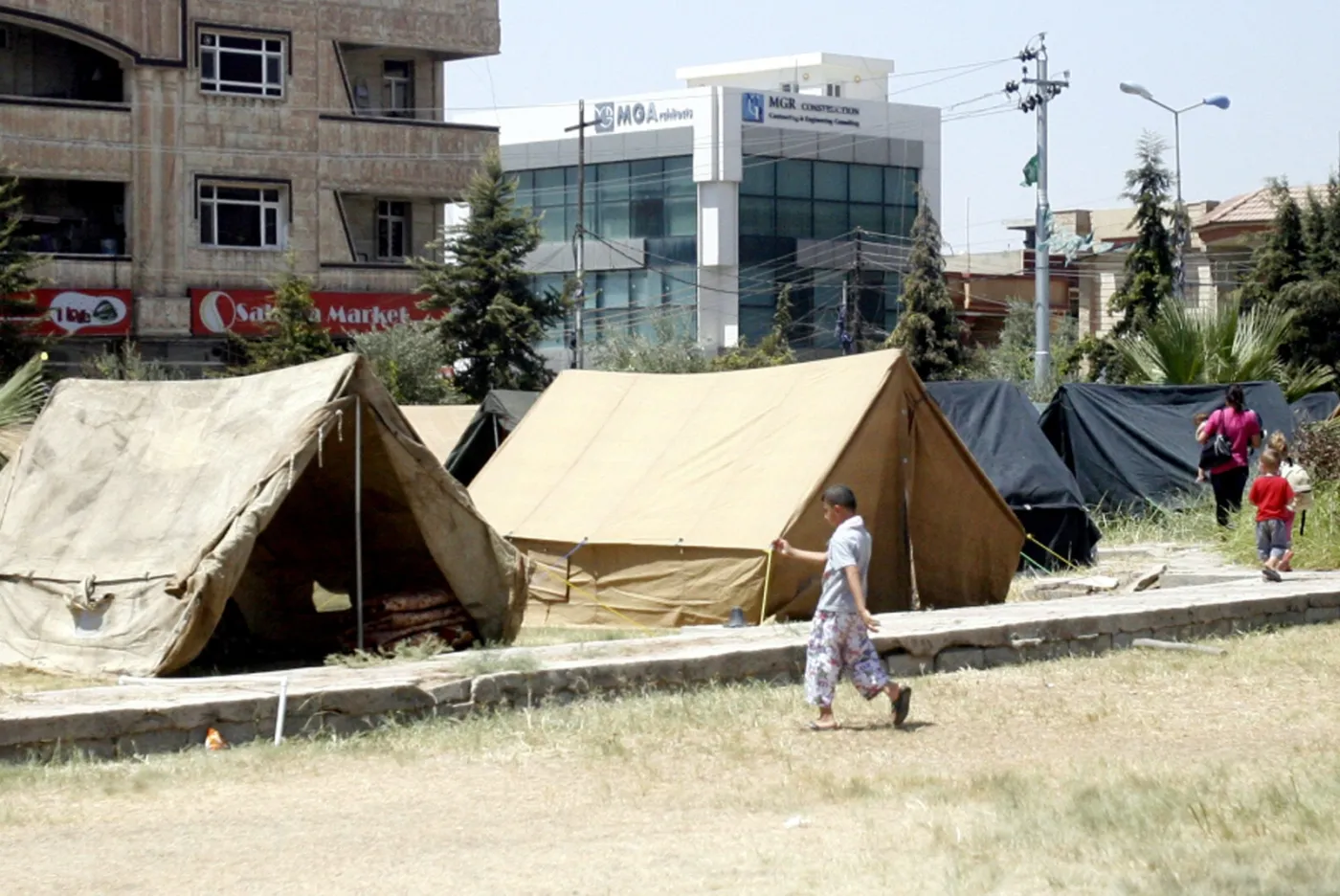 Obóz tymczasowy dla Kurdów  Erbil w Iraku