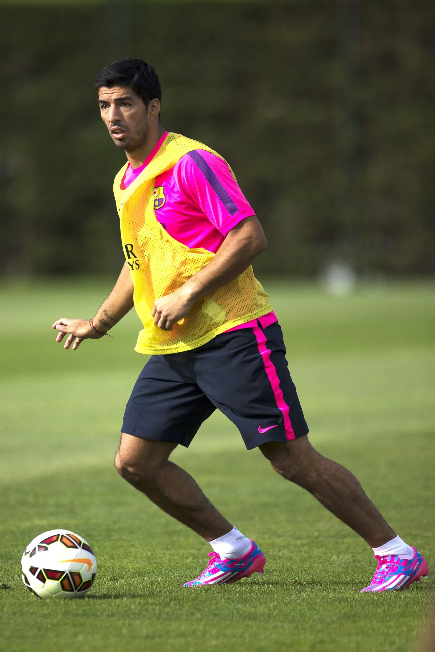 6678473-luis-suarez-po-pierwszym-treningu.jpg
