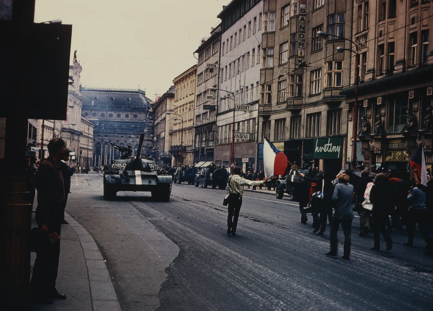 6697179-inwazja-na-czechoslowacje-wojska.jpg
