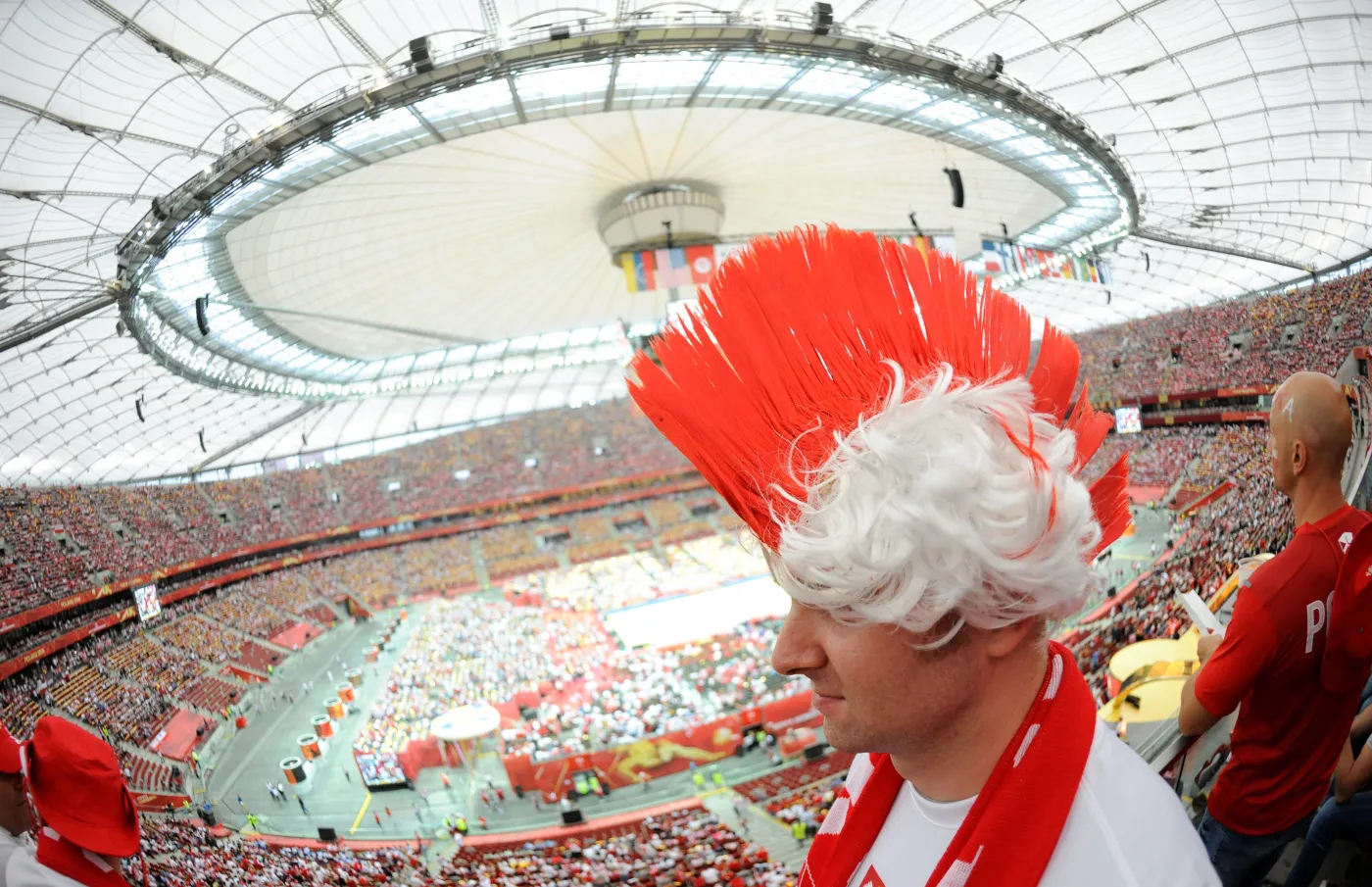 6734789-kibice-na-stadionie-narodowym-w.jpg