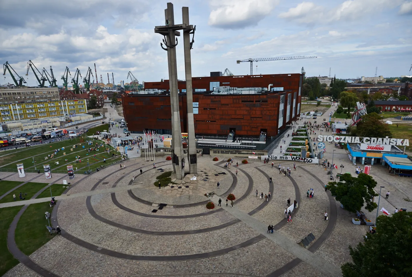 6736742-europejskie-centrum-solidarnosci.jpg