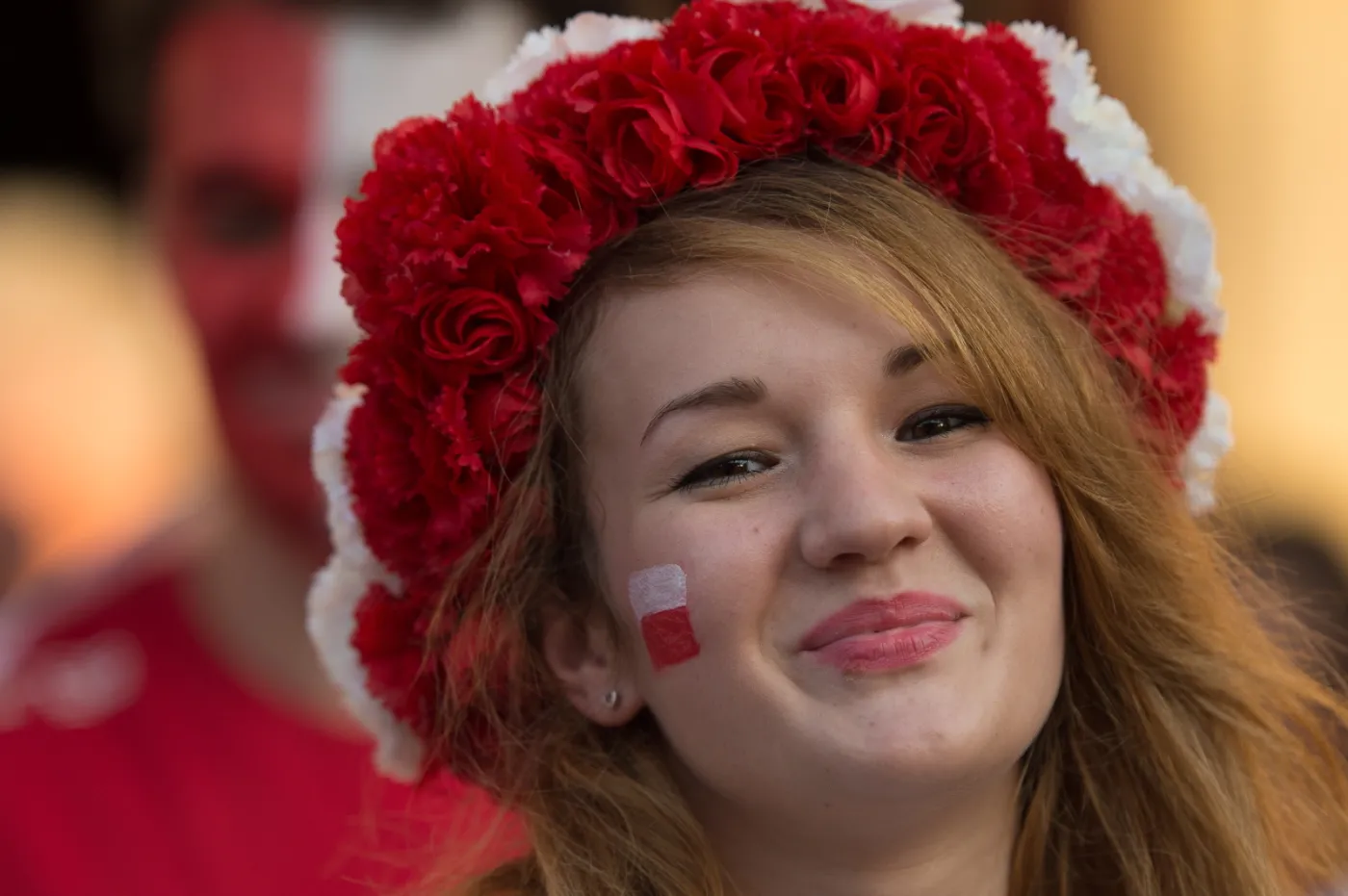 6767293-polska-fanka-przed-meczem-grupy.jpg
