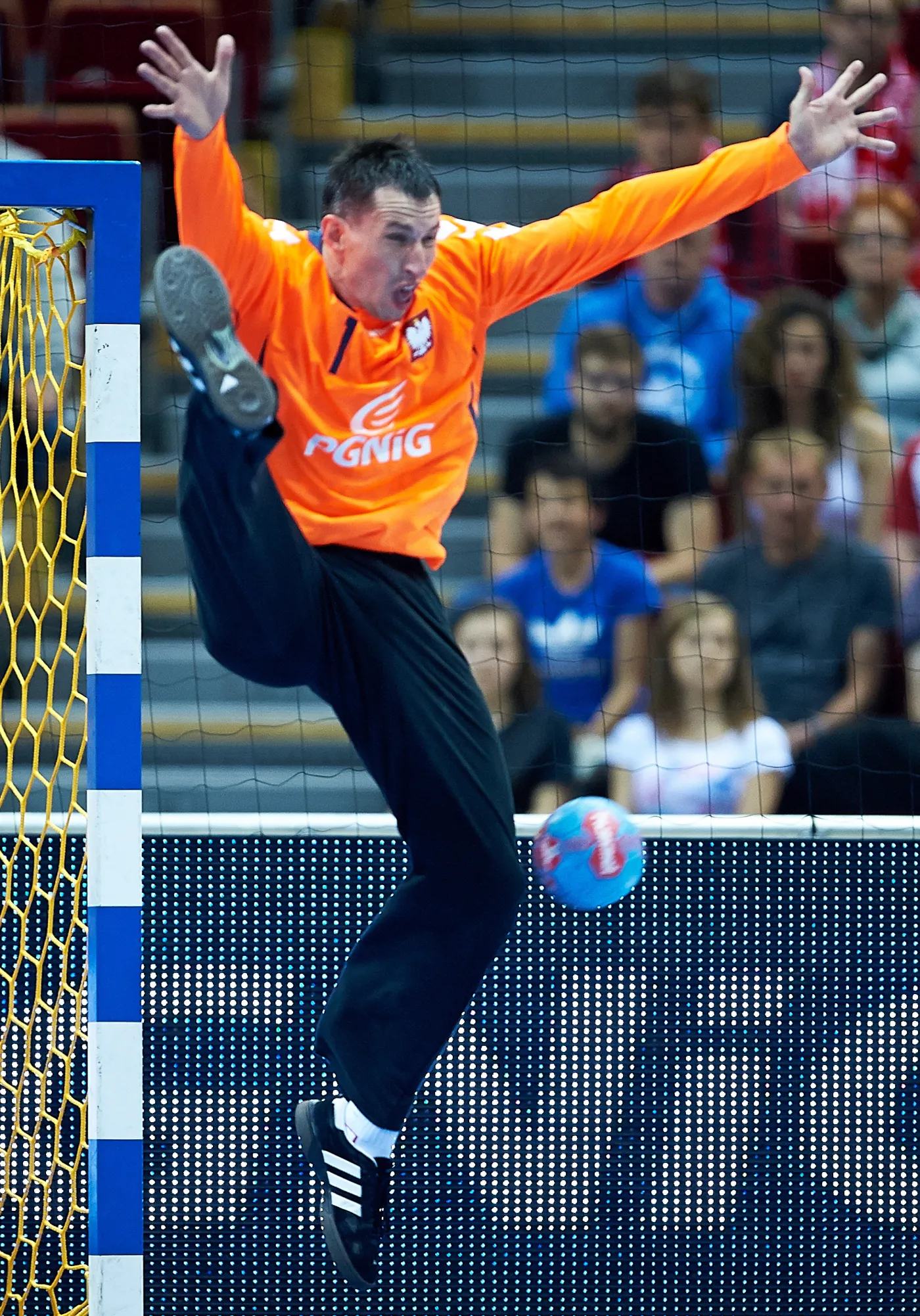 6384069-polscy-szczypiornisci-przegrali.jpg