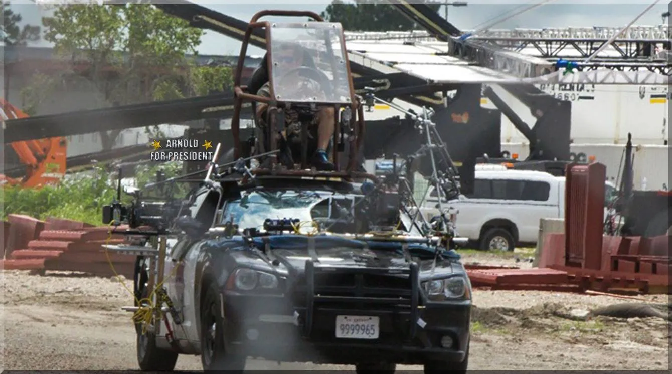 6400824-arnold-schwarzenegger-na-planie.jpg
