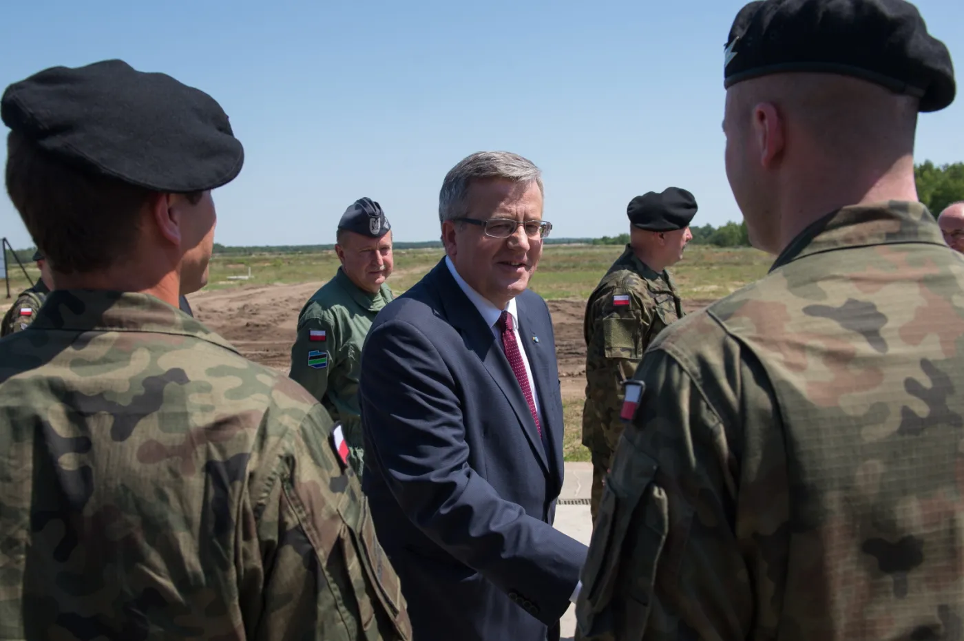 Prezydent Bronisław Komorowski powitał żołnierzy wracających z Afganistanu. FOTO