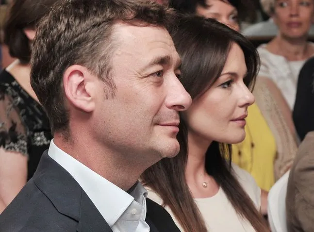 Jacek Rozenek pochwalił się nową partnerką. Jest od niego dużo młodsza