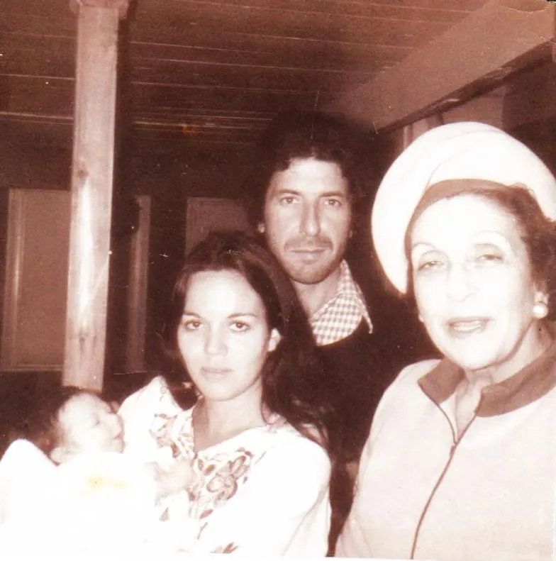 6448038-adam-cohen-z-mama-i-bacia-w-1972.jpg