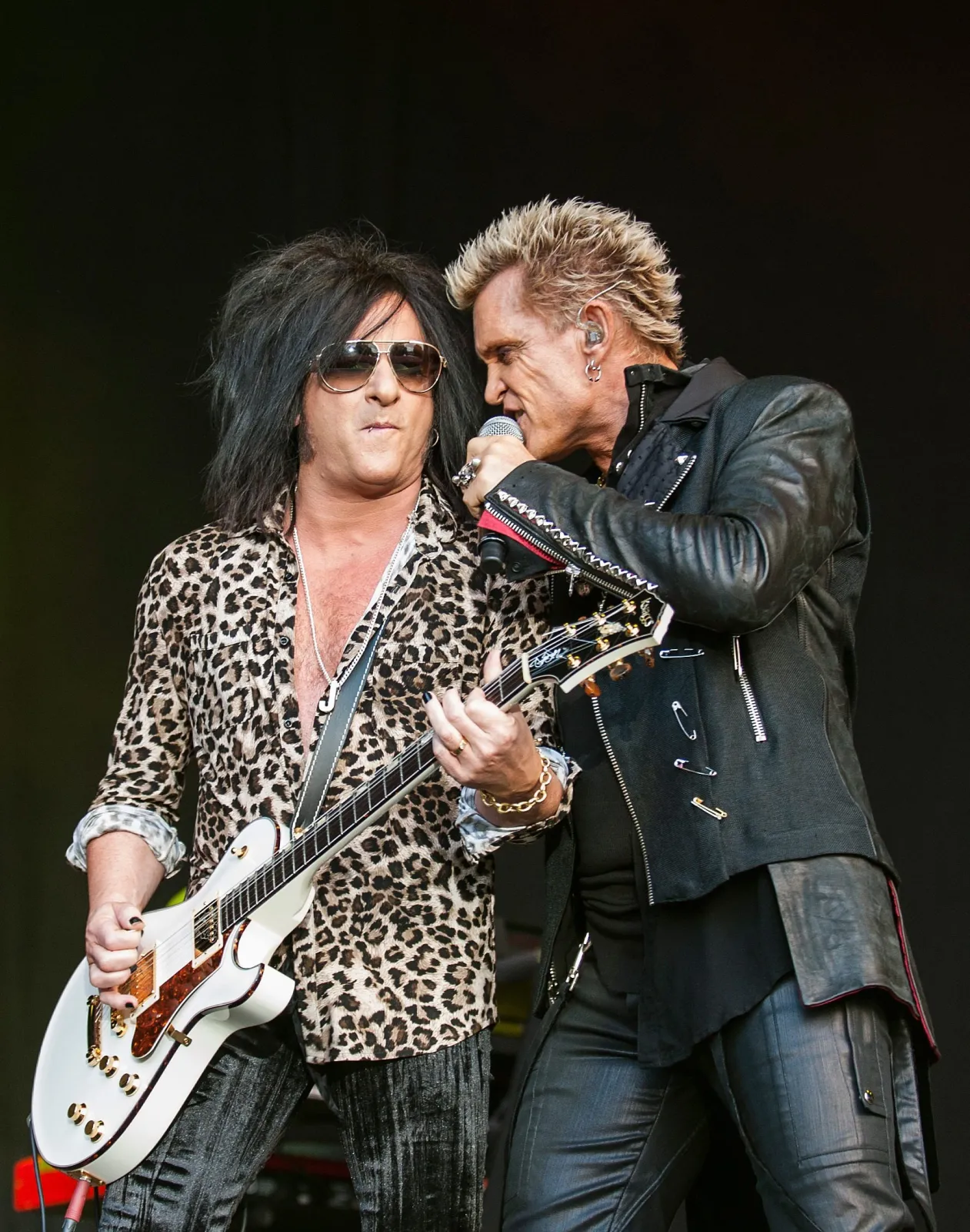 6450987-steve-stevens-i-billy-idol-poczas.jpg
