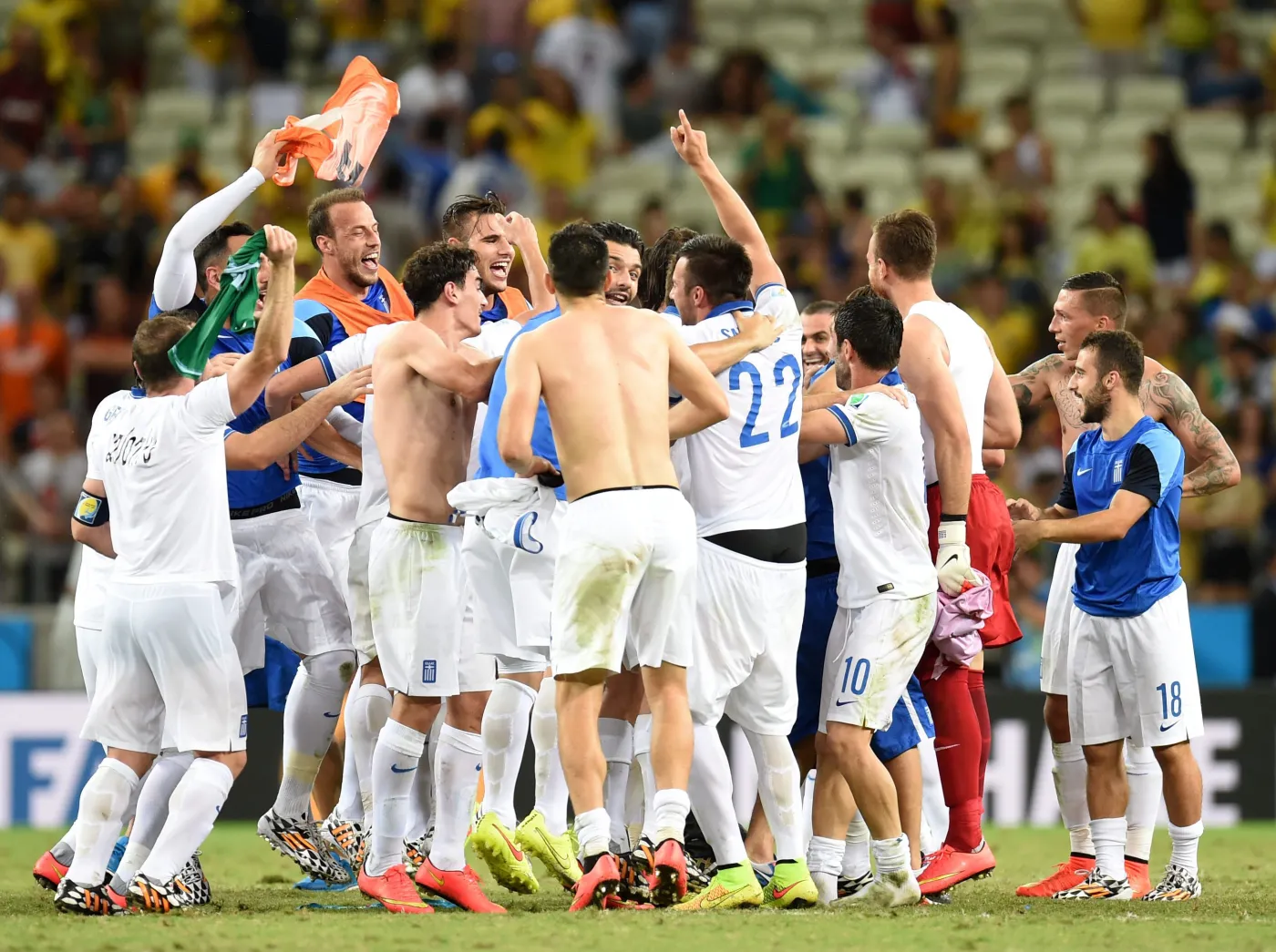 Grecy z tarczą. Awans dał im gol z karnego w doliczonym czasie gry. WIDEO
