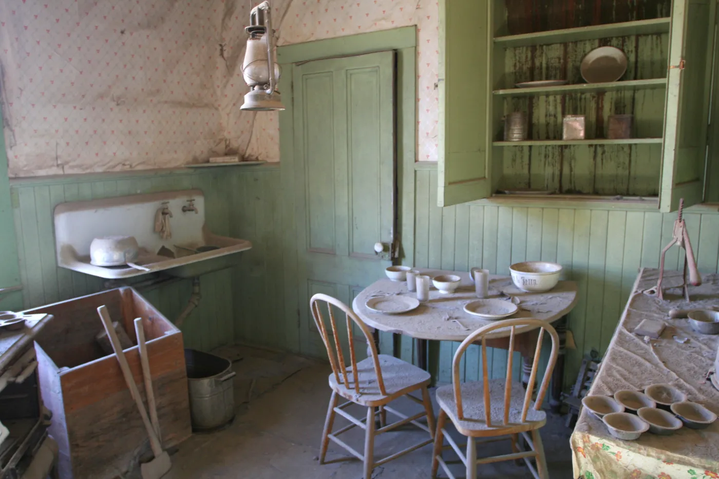 7012510-bodie-miasto-duchow-kalifornia.jpg