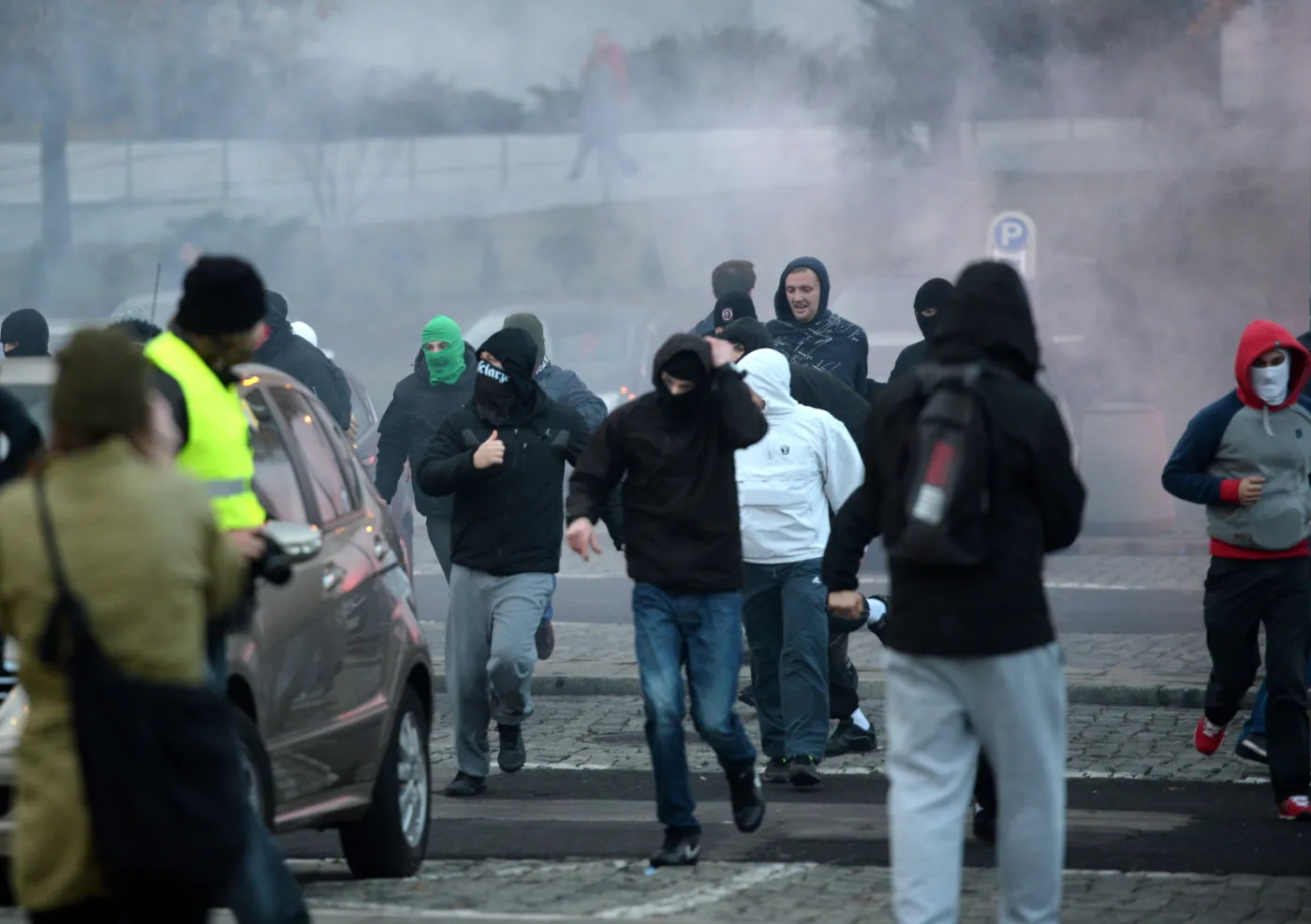 7048656-uczestnicy-marszu-niepodleglosci.jpg
