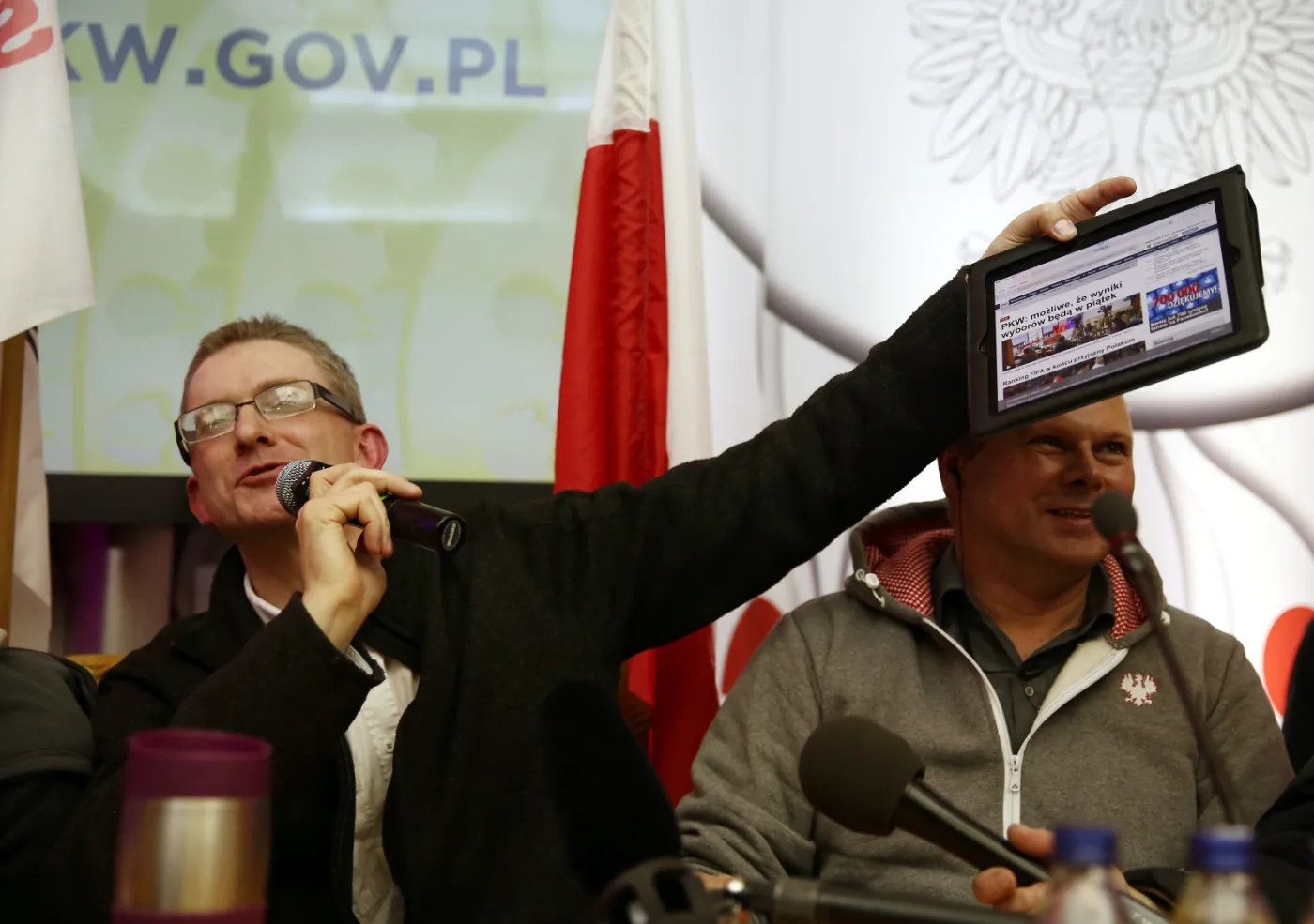 7095495-rezyser-grzegorz-braun-w-grupie.jpg