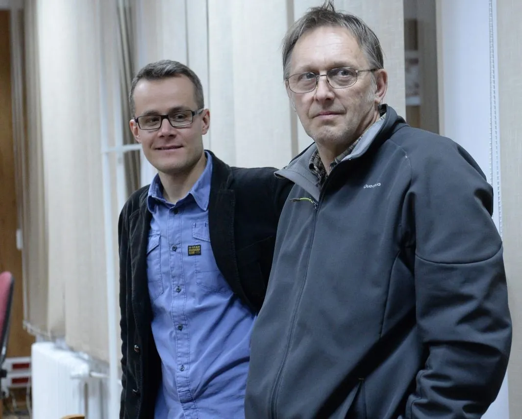 Fotoreporter PAP Tomasz Gzell i dziennikarz Telewizji Republika Jan Pawlicki 