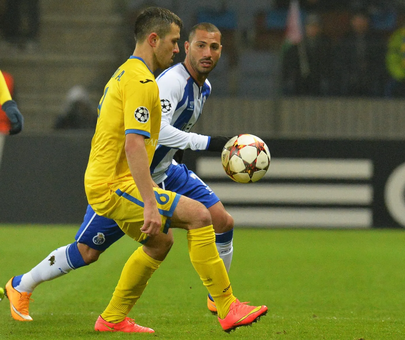 Aleksandr Volodko i Yacine Brahimi