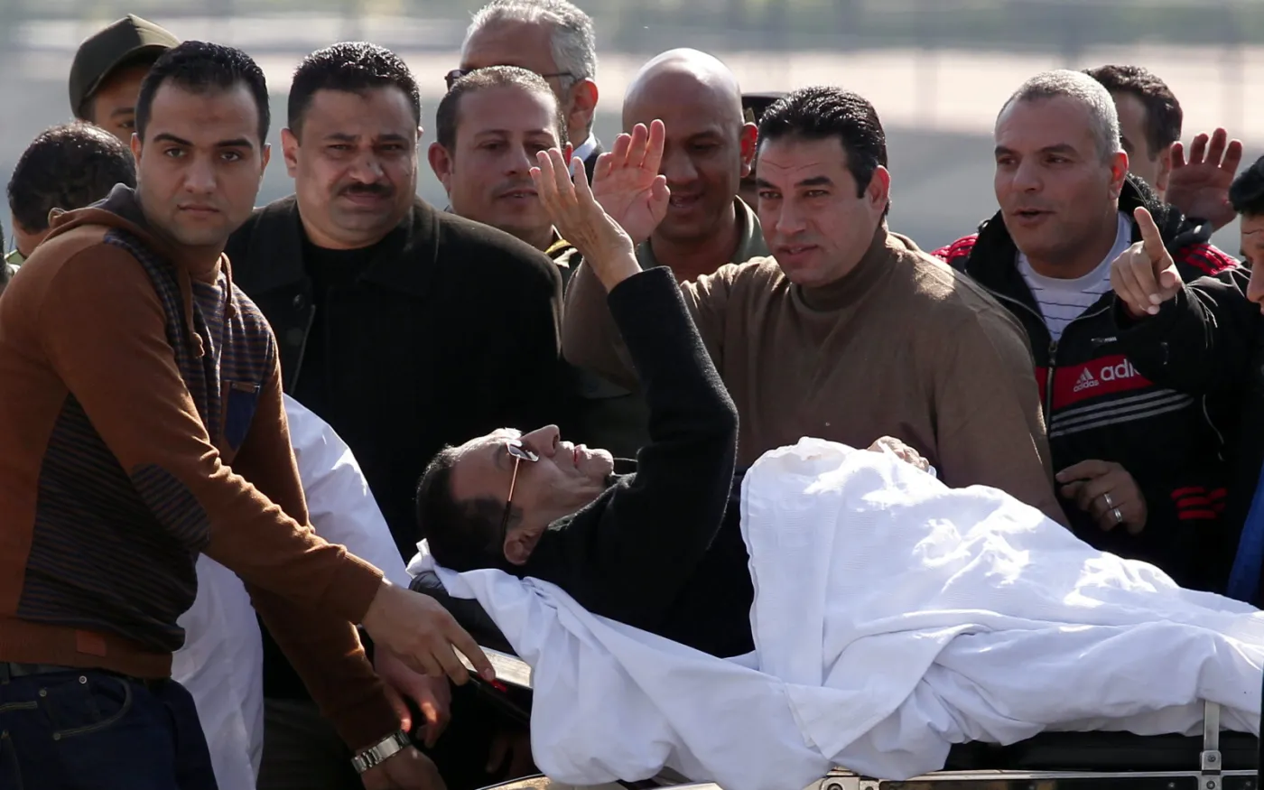 Hosni Mubarak transportowany do szpitala po rozprawie sądowej