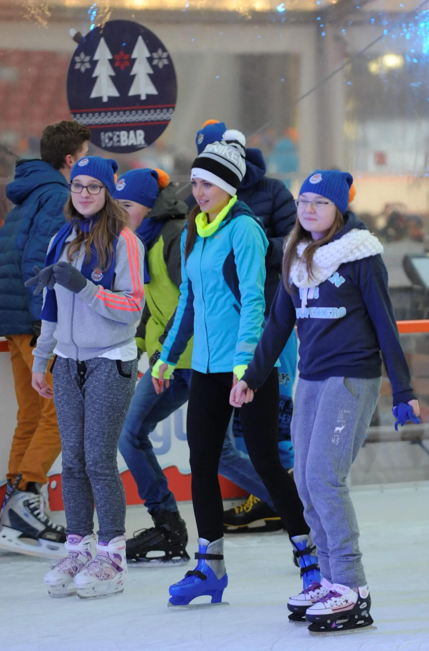 7185727-w-ramach-akcji-stop-zwolnieniom.jpg