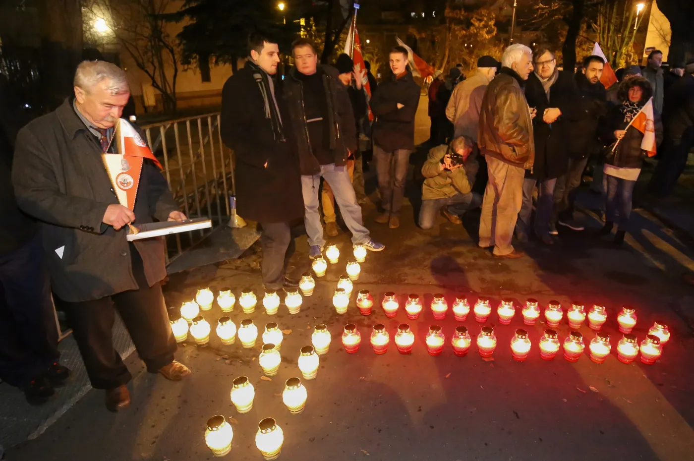 7189705-demonstracja-przed-domem-generala.jpg