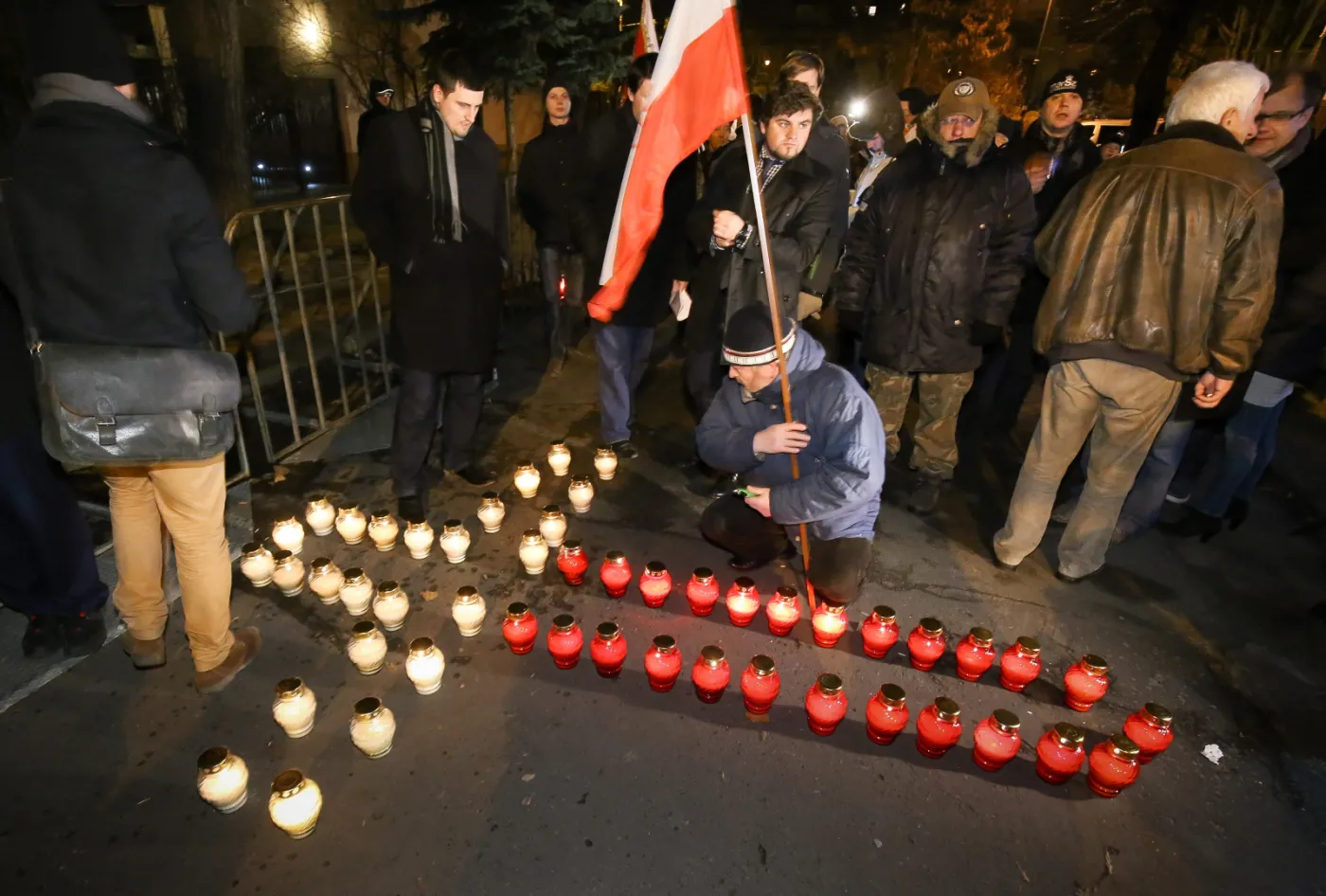 7189734-demonstracja-przed-domem-generala.jpg