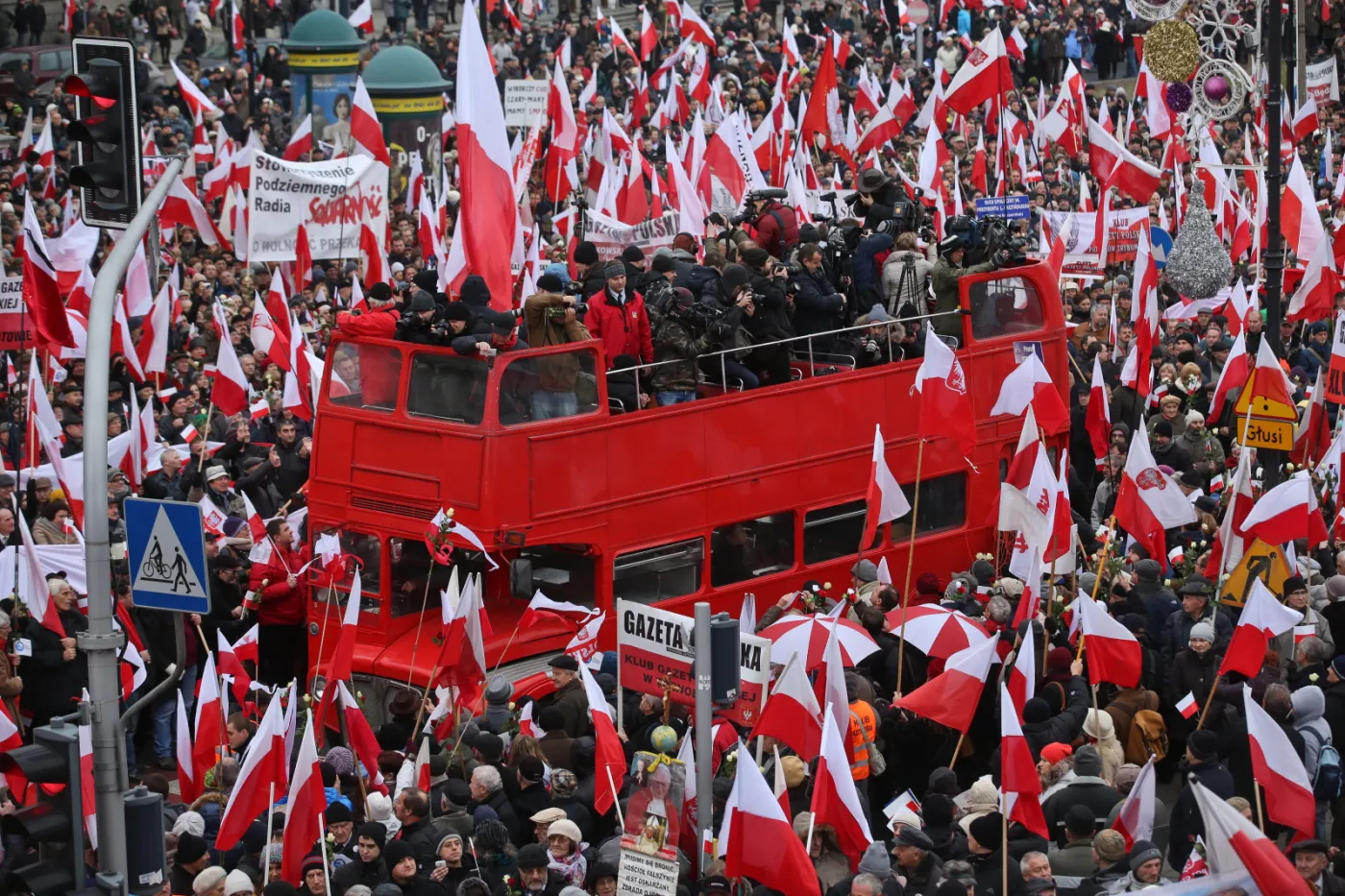 7190865-marsz-zorganizowany-przez-pis-w.jpg