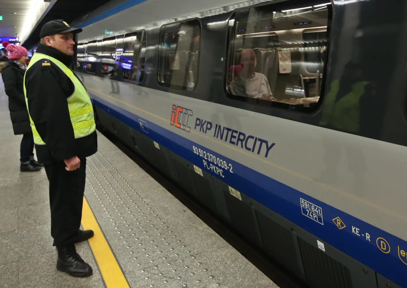 7192230-start-pociagu-express-intercity.jpg