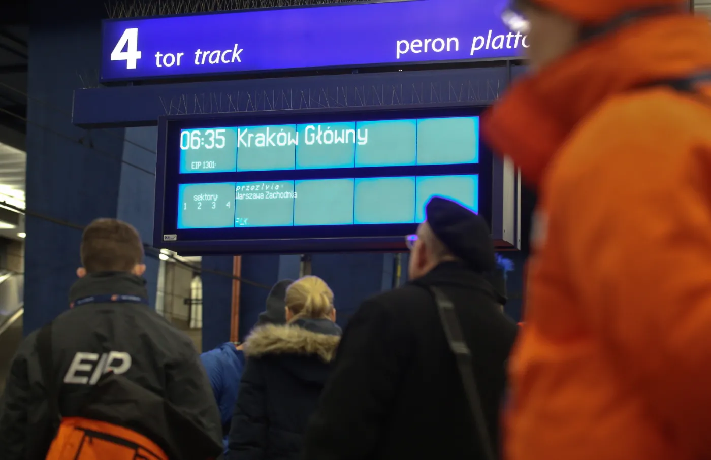 7192375-start-pociagu-express-intercity.jpg