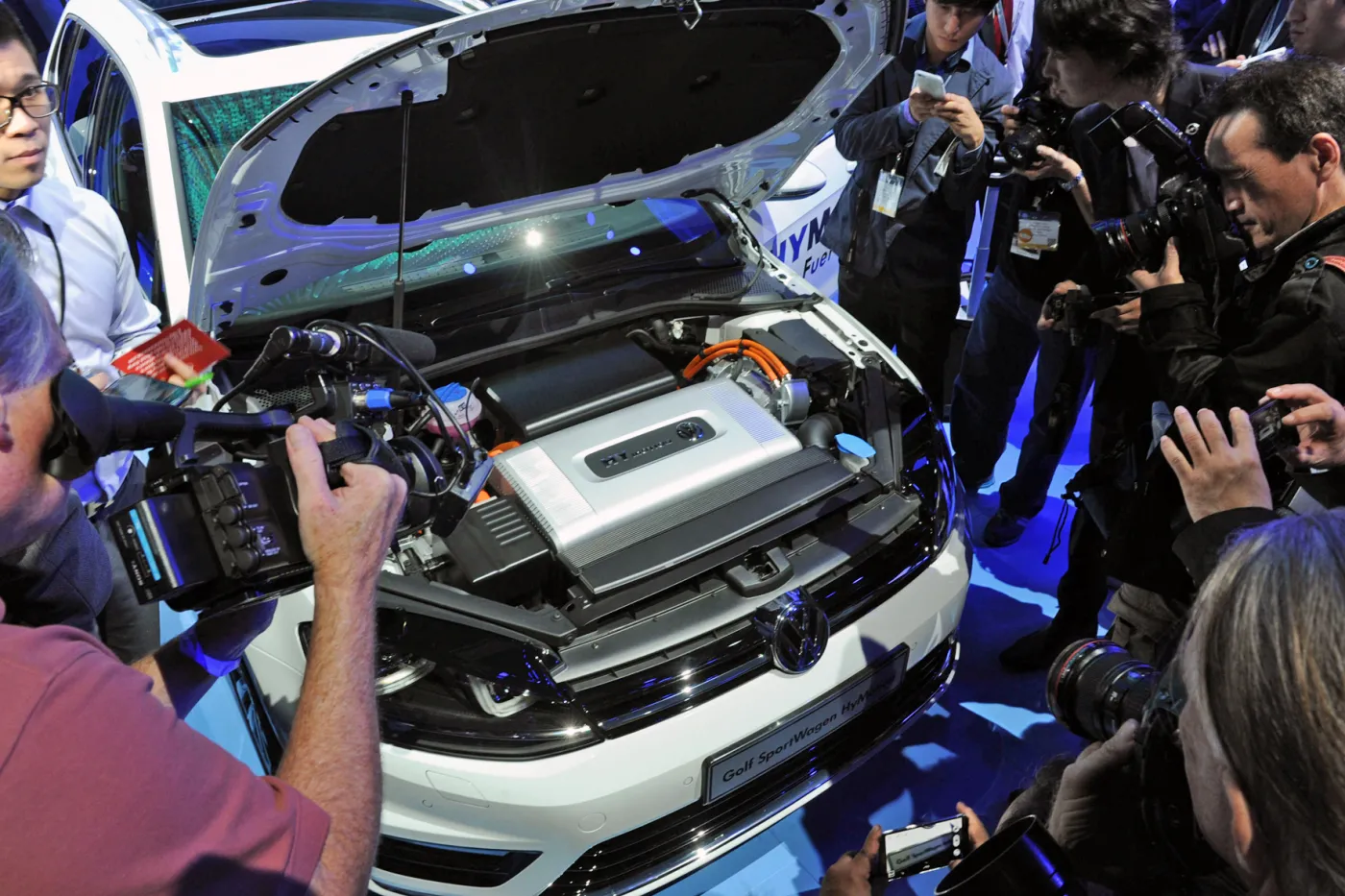 Volkswagen golf HyMotion z ogniwem wodorowym. Zatankujesz 5 kg i przejedziesz 500 km