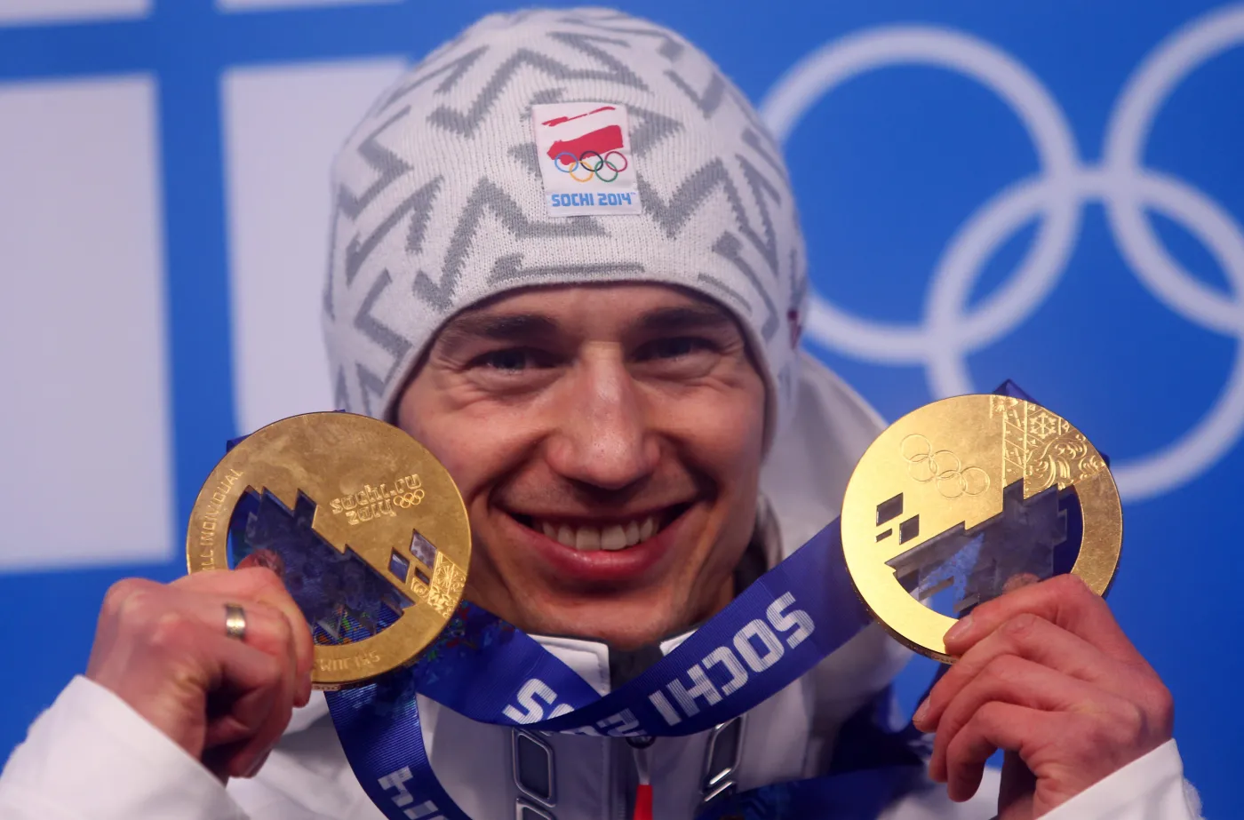 7210455-polak-kamil-stoch-z-dwoma-zlotymi.jpg