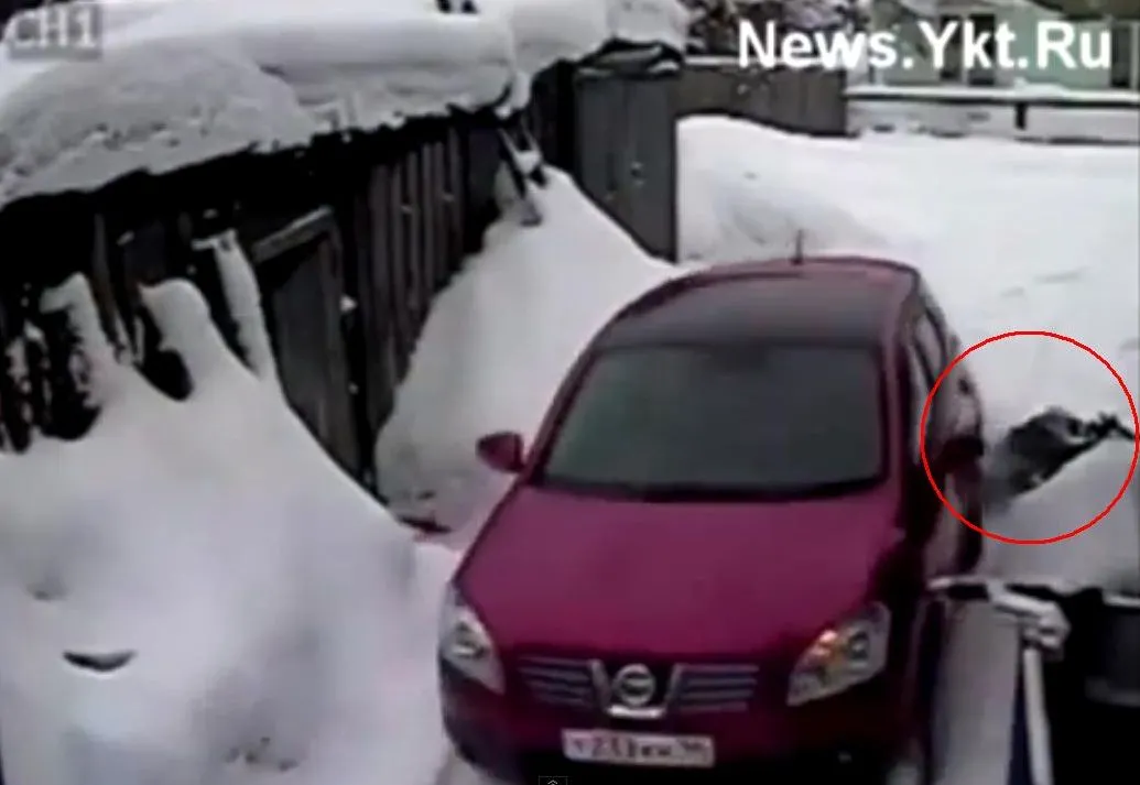 Kobieta najeżdża na inną kobietę