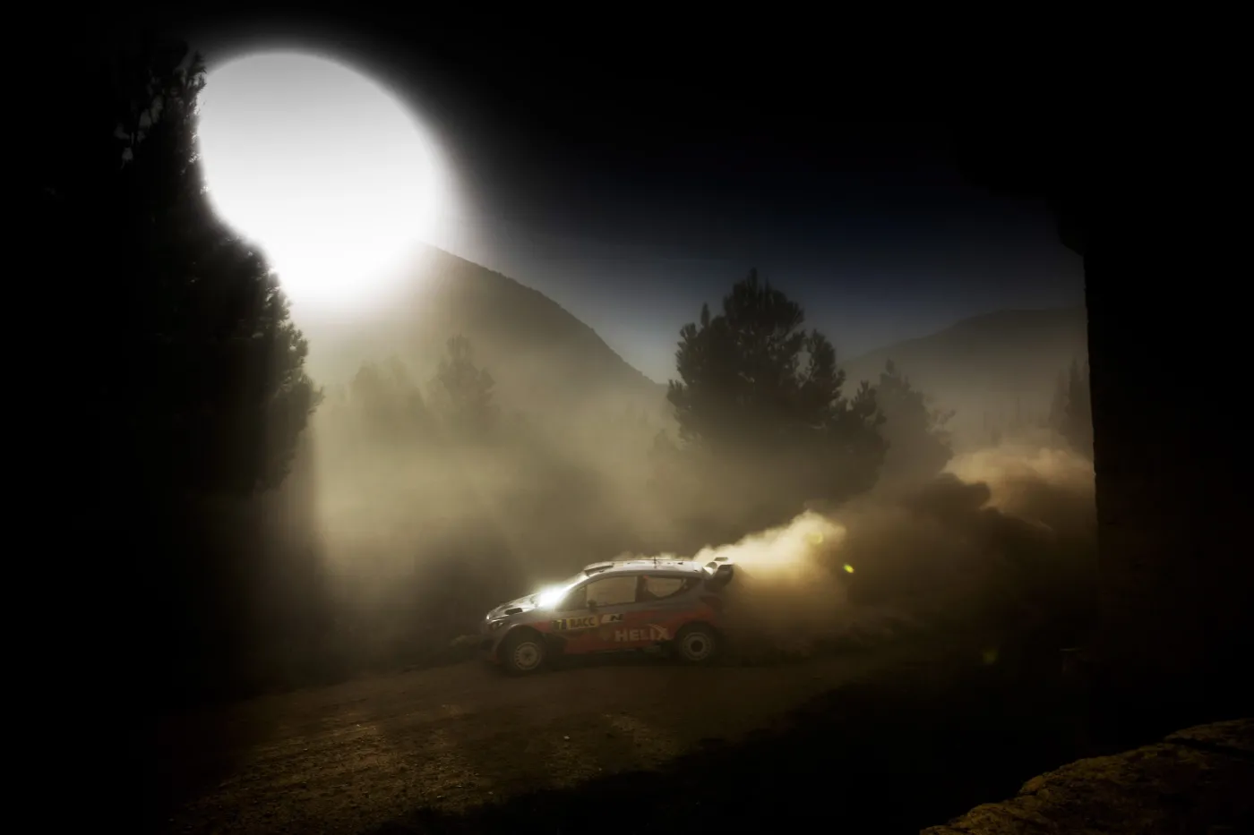 7246265-thierry-neuville-na-trasie-rajdu.jpg