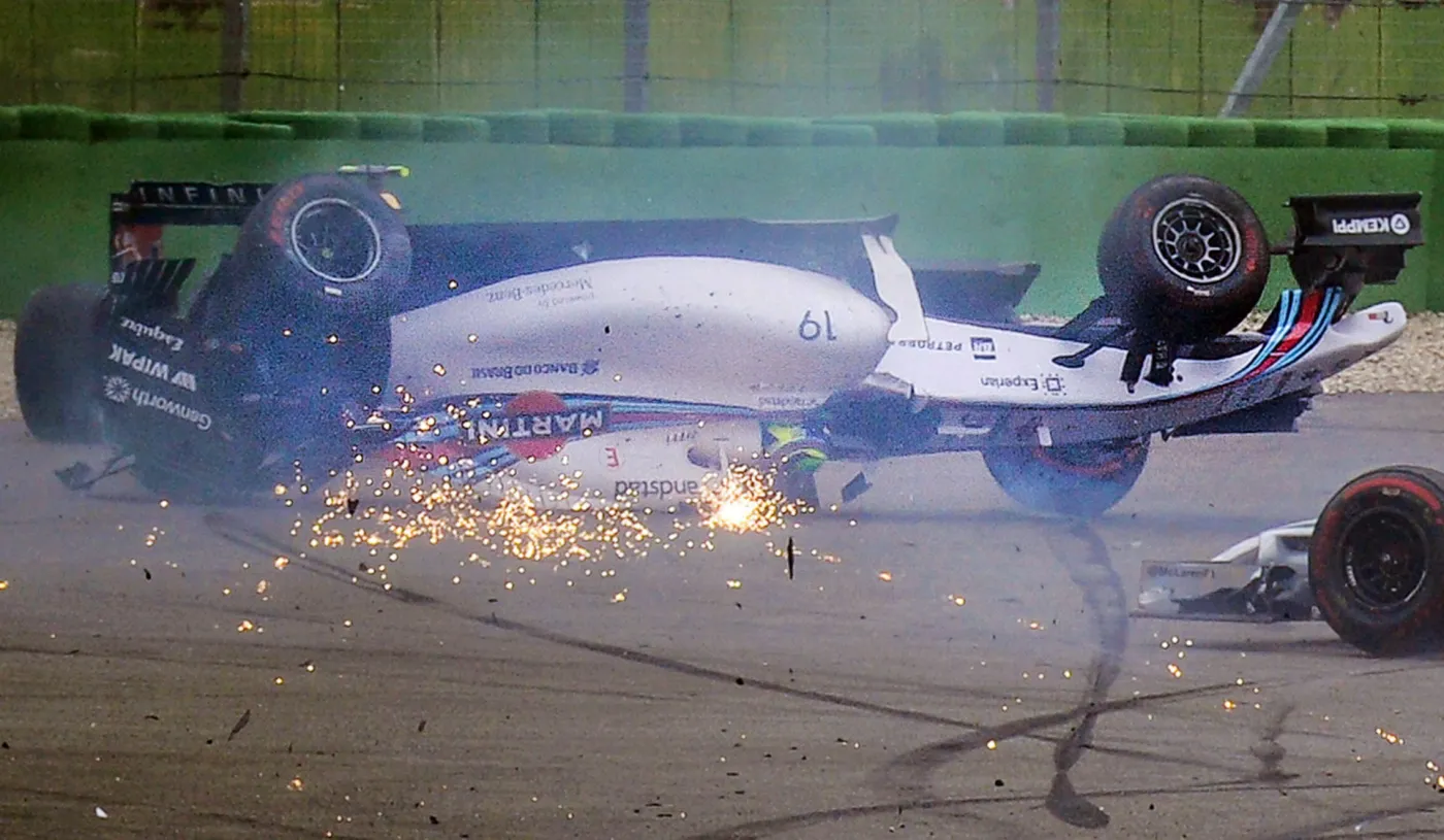 7247170-felipe-massa-rozbil-bolid-podczas.jpg