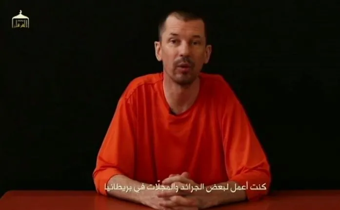 Nowy WIDEO dżihadystów. Tym razem zakładnik ocalił głowę