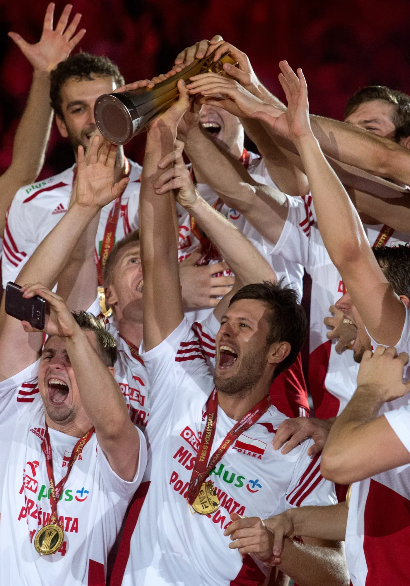 6837455-polacy-podczas-dekoracji-po-meczu.jpg