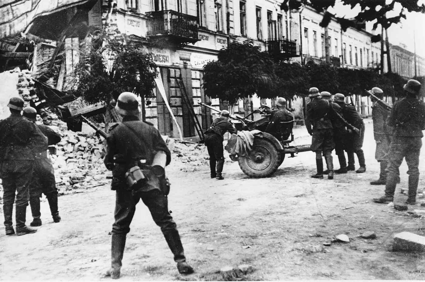 6873651-warszawa-1939-ii-wojna-swiatowa.jpg