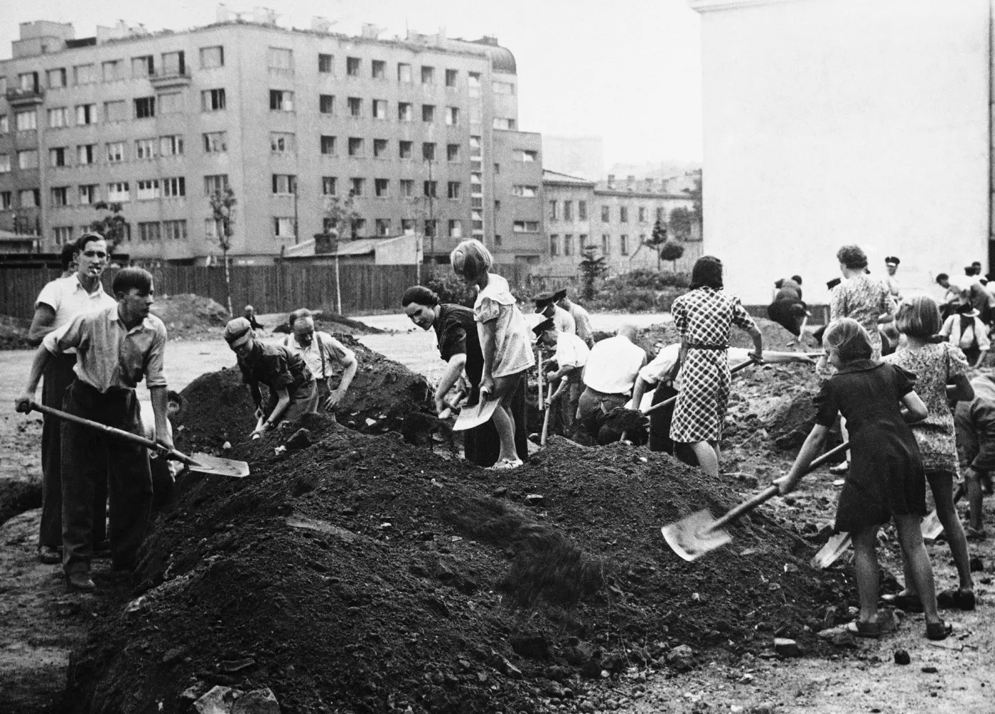 6873680-warszawa-1939-ii-wojna-swiatowa.jpg