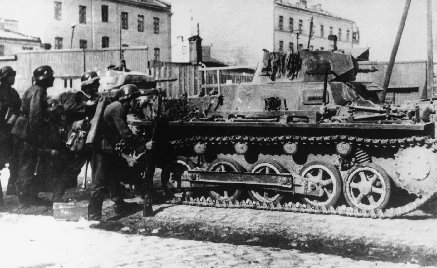 6873825-warszawa-1939-ii-wojna-swiatowa.jpg