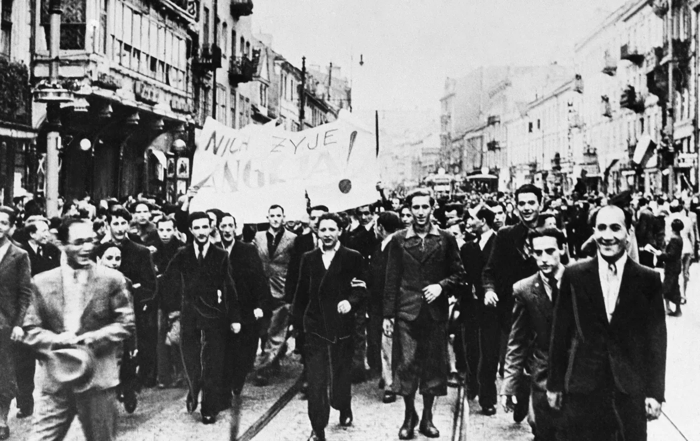 6873999-warszawa-1939-ii-wojna-swiatowa.jpg