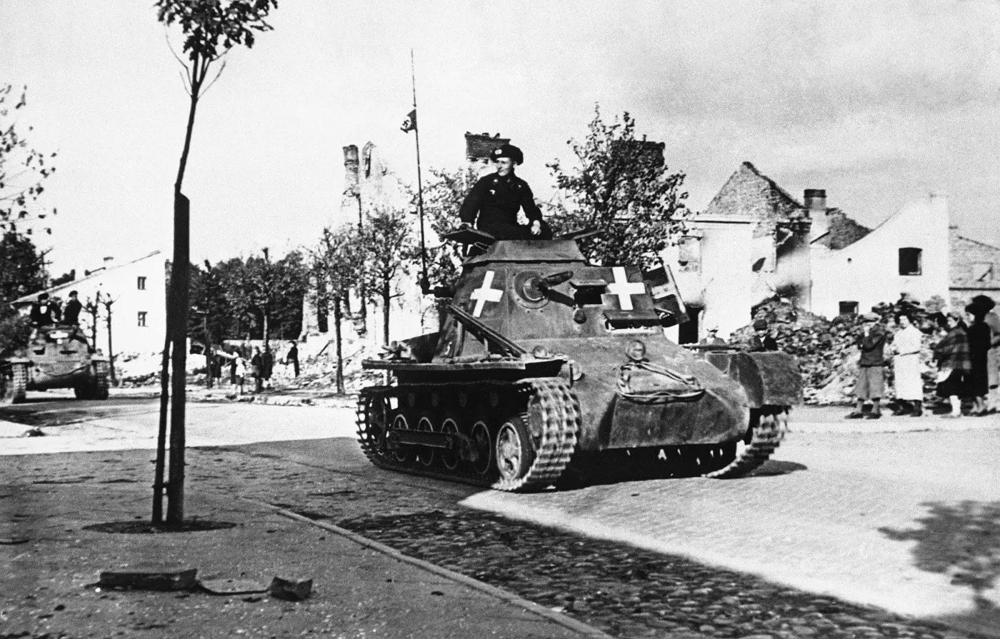 6874052-warszawa-1939-ii-wojna-swiatowa.jpg