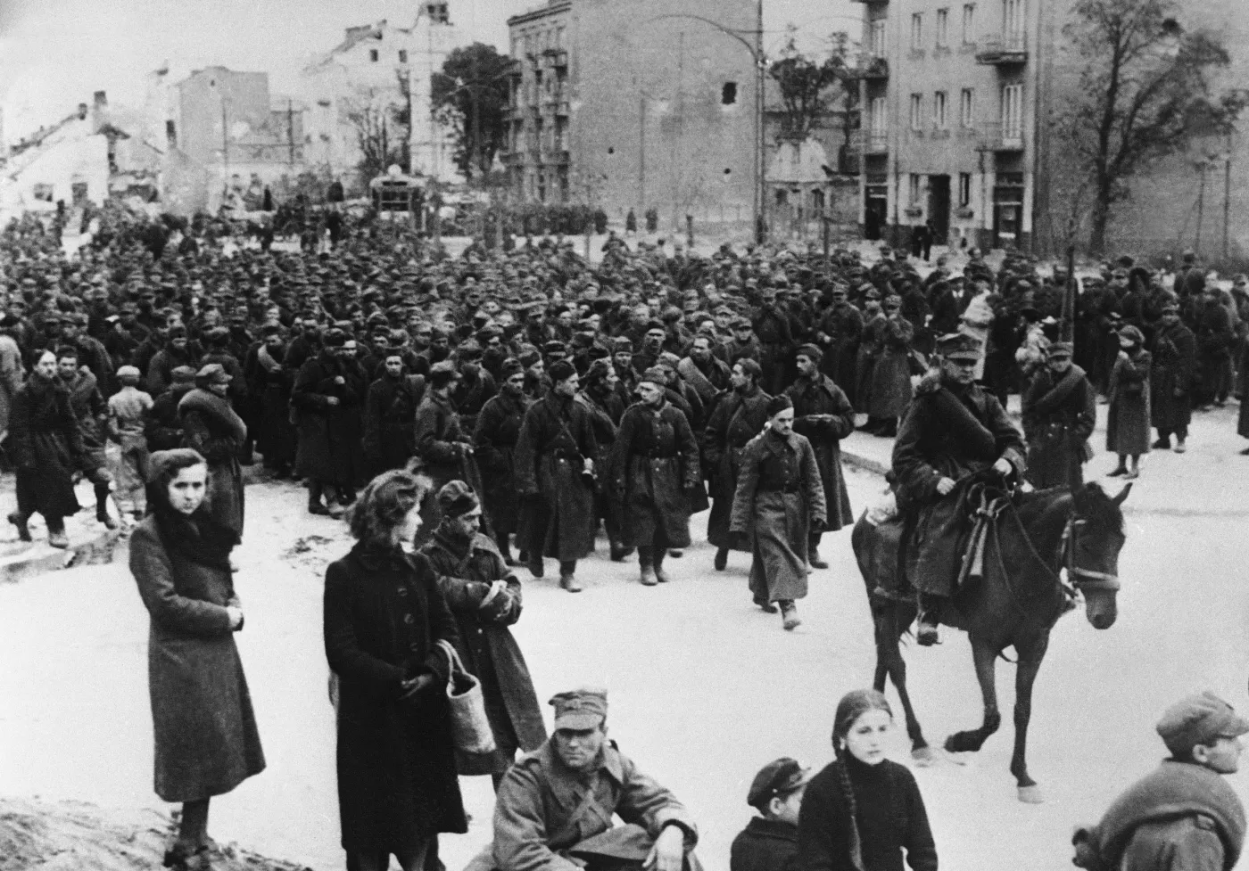 6874255-warszawa-1939-ii-wojna-swiatowa.jpg