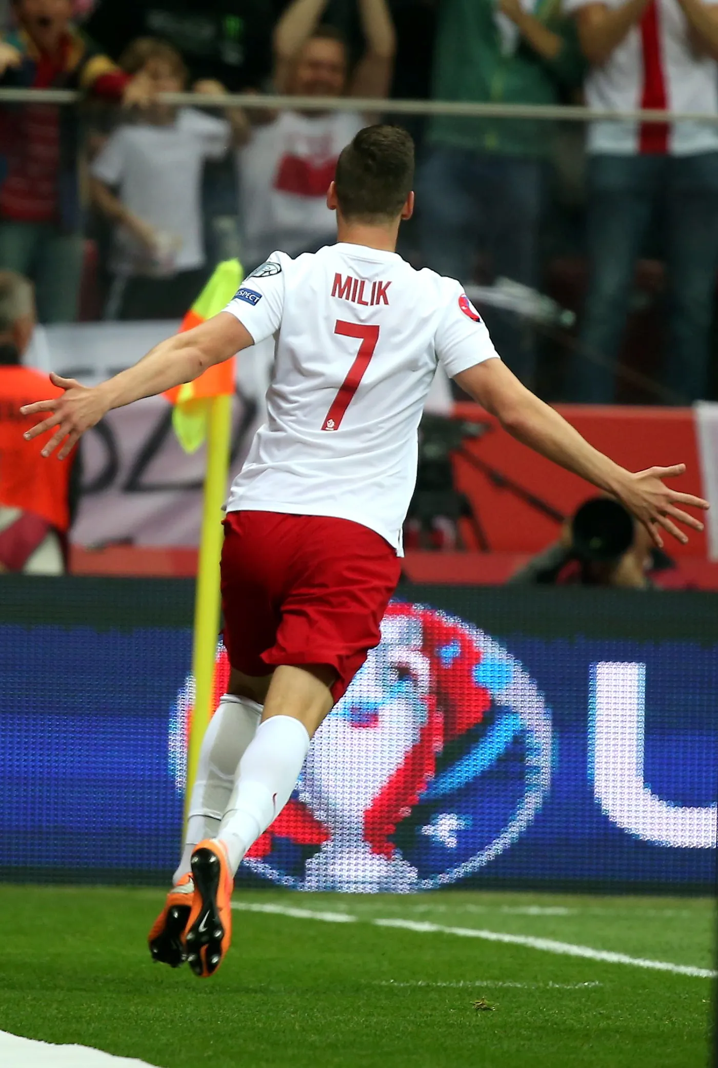 6927055-polak-arkadiusz-milik-cieszy-sie.jpg
