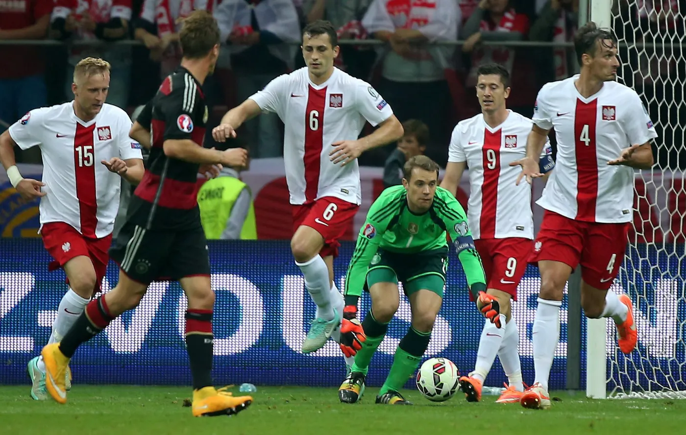6927229-niemiecki-bramkarz-manuel-neuer.jpg