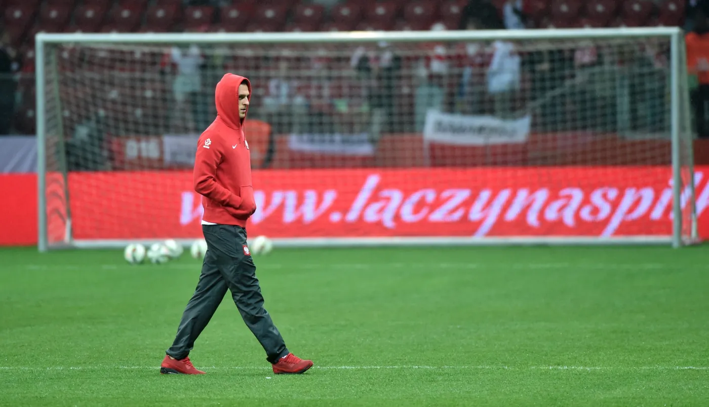6940545-napastnik-reprezentacji-polski.jpg