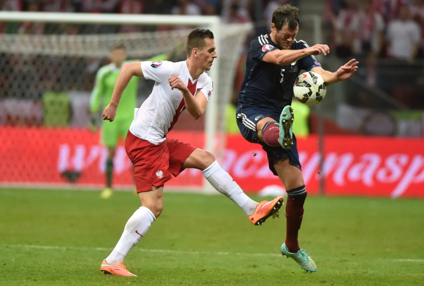 6941805-arkadiusz-milik-w-czasie-meczu.jpg