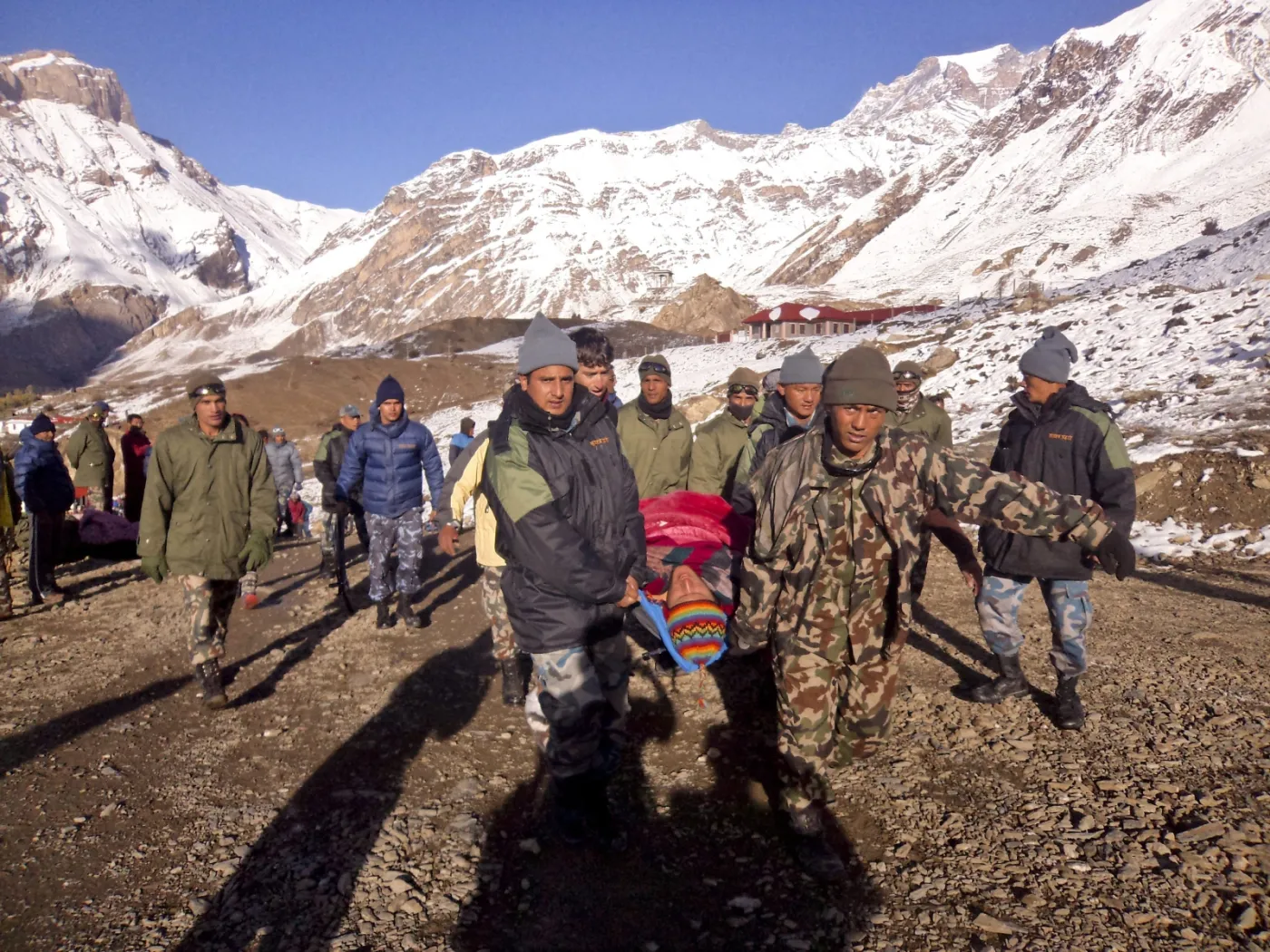 6947987-himalaje-annapurna-nepal-lawina.jpg