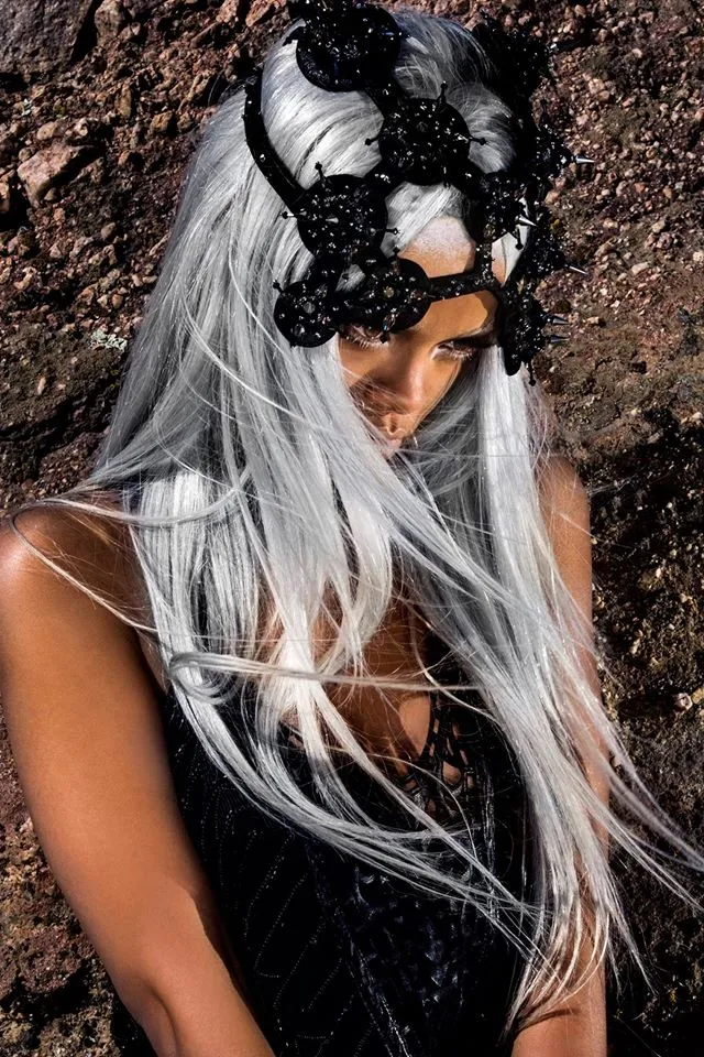 6991441-rihanna-na-zdjeciach-z-sesji-dla.jpg