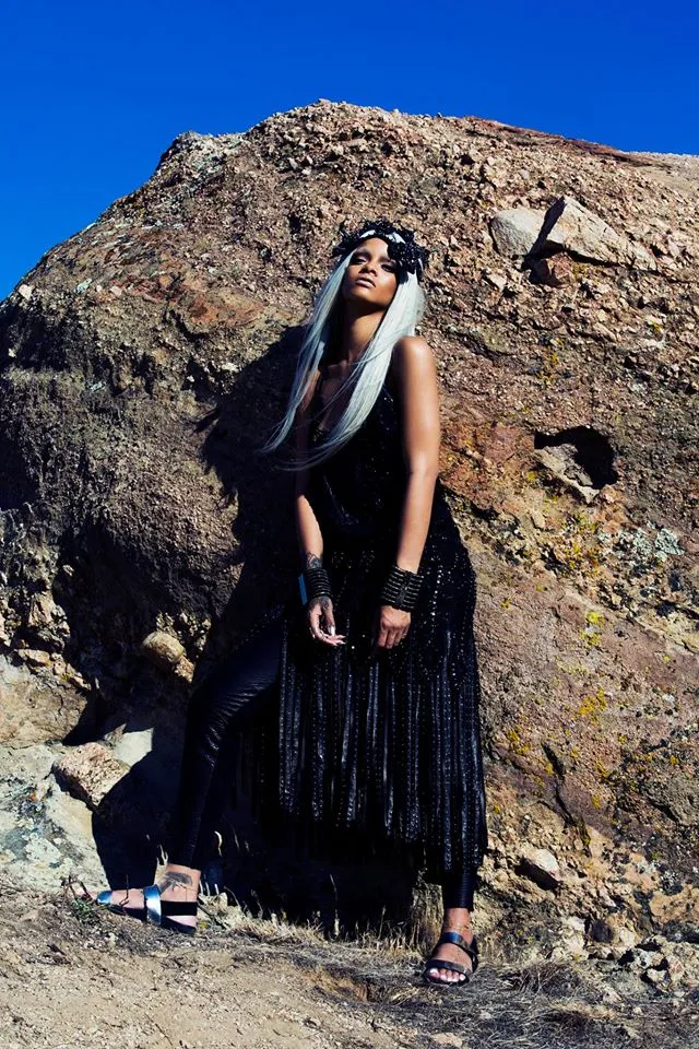 6991363-rihanna-na-zdjeciach-z-sesji-dla.jpg